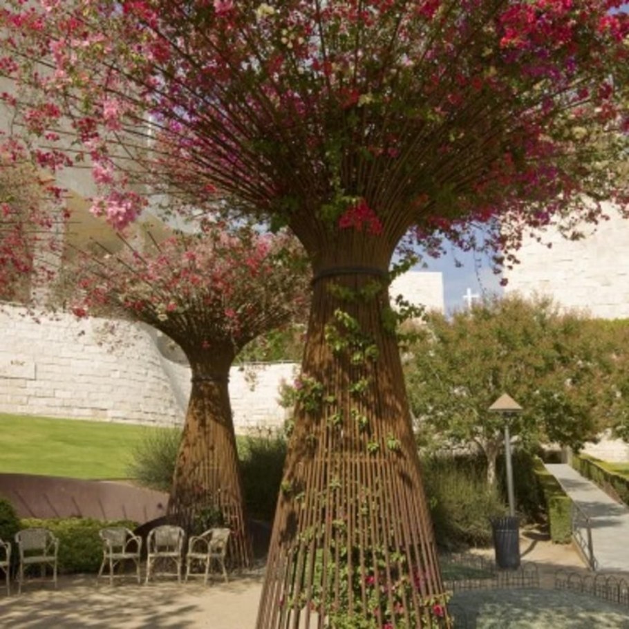 Декоративные подпорки для деревьев