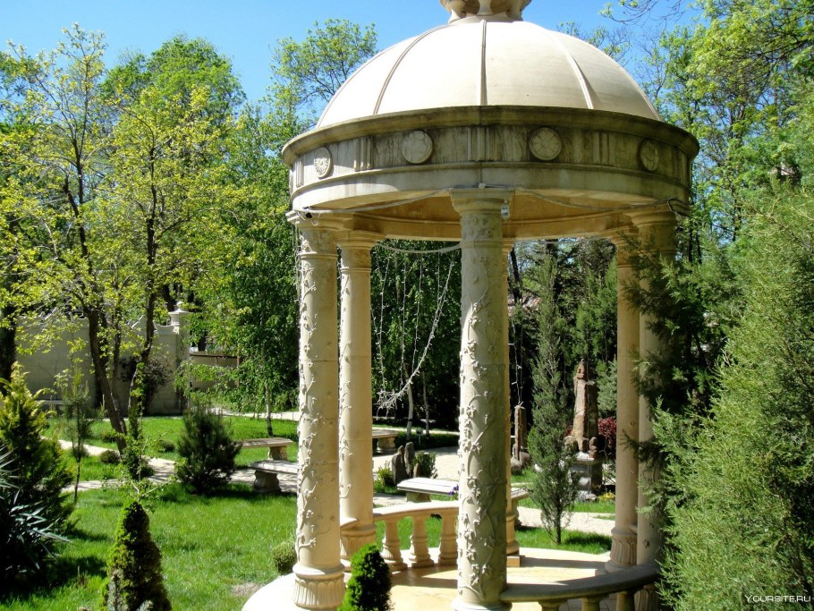 Старый парк в Кабардинке Ротонда