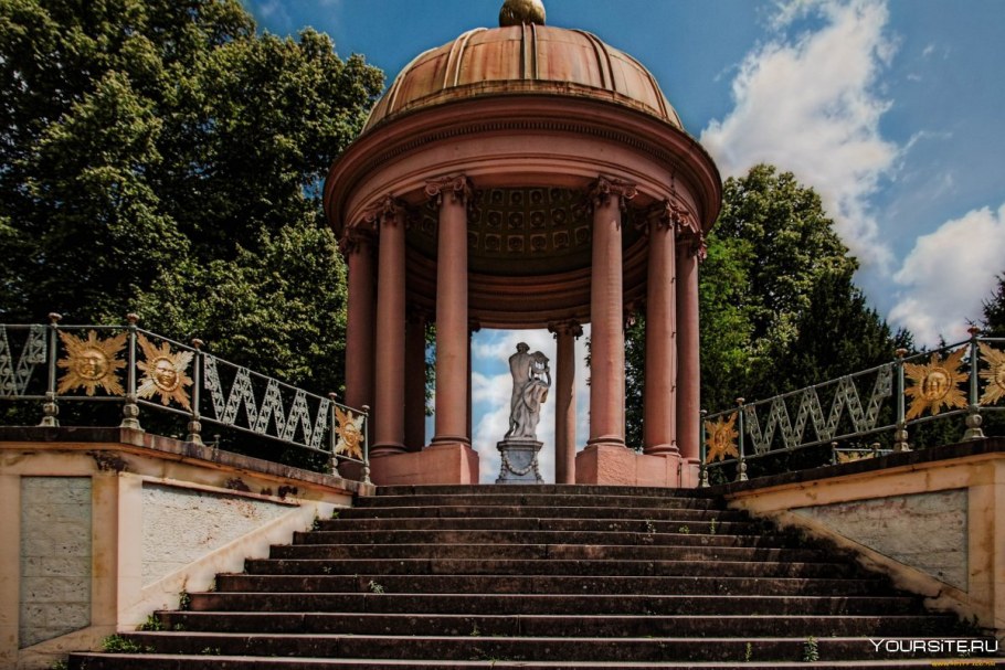 Мавзолей Ротонда лестница