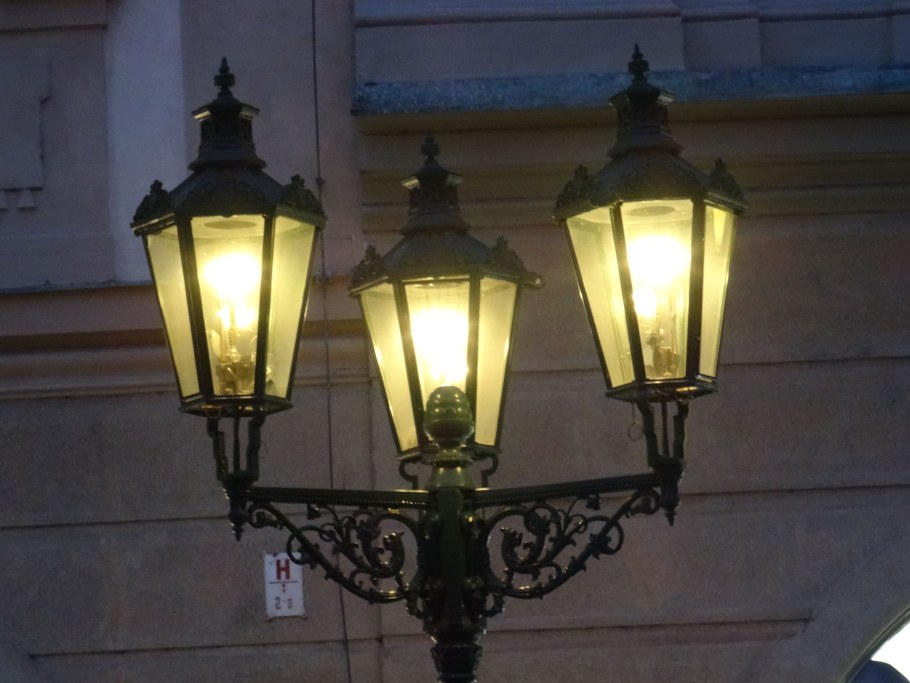 Фонарные столбы уличные 19век Ессентуки