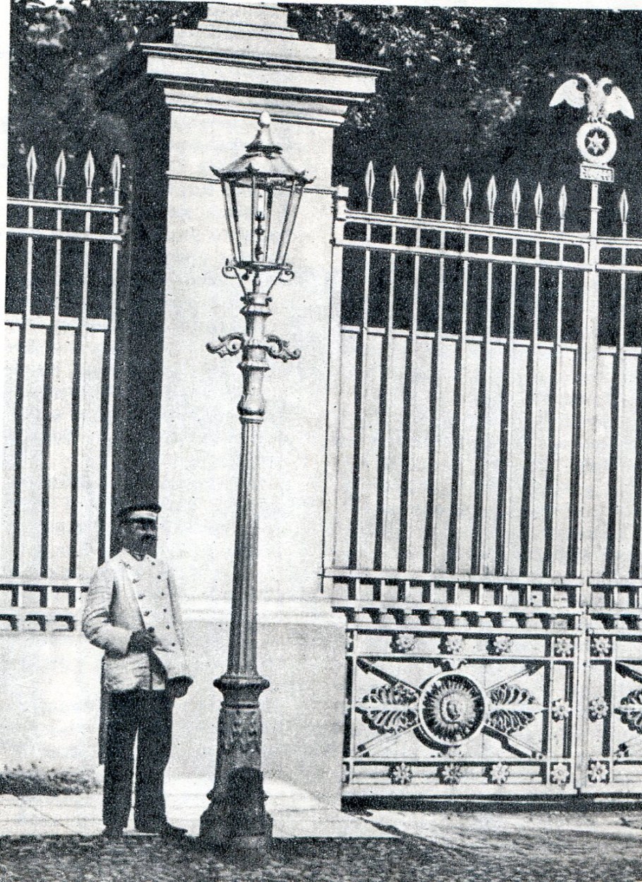 Газовый фонарь уличный 19 век
