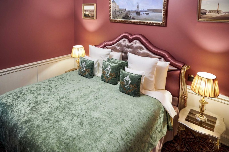 Университетская набережная 21 отель Трезини