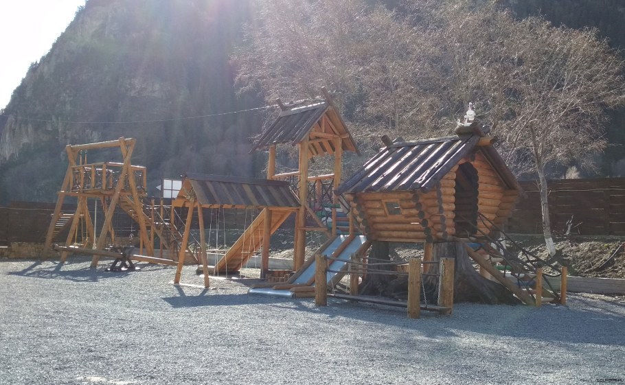 Детская площадка в Теберде