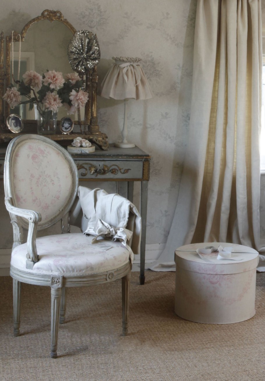 Кресло в стиле Прованс в интерьере