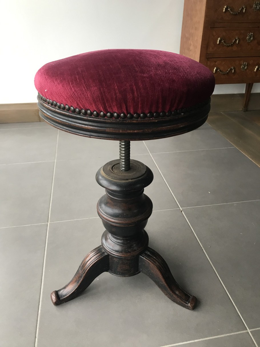 Стул винтовой для пианино