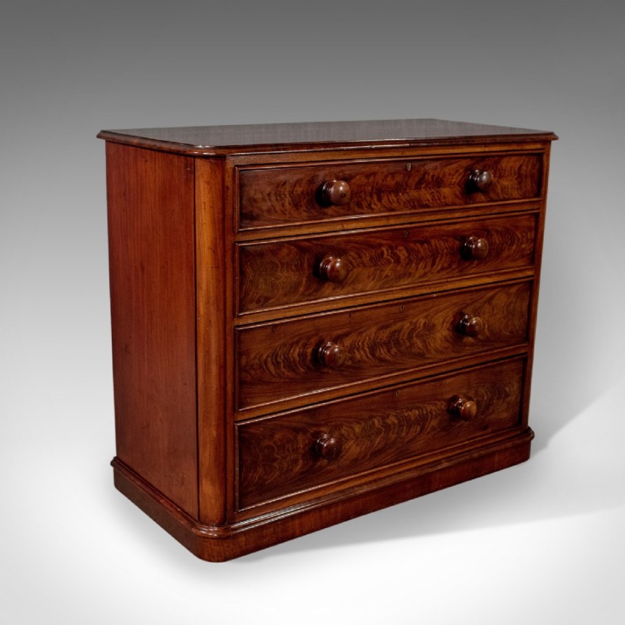 Полированный комод