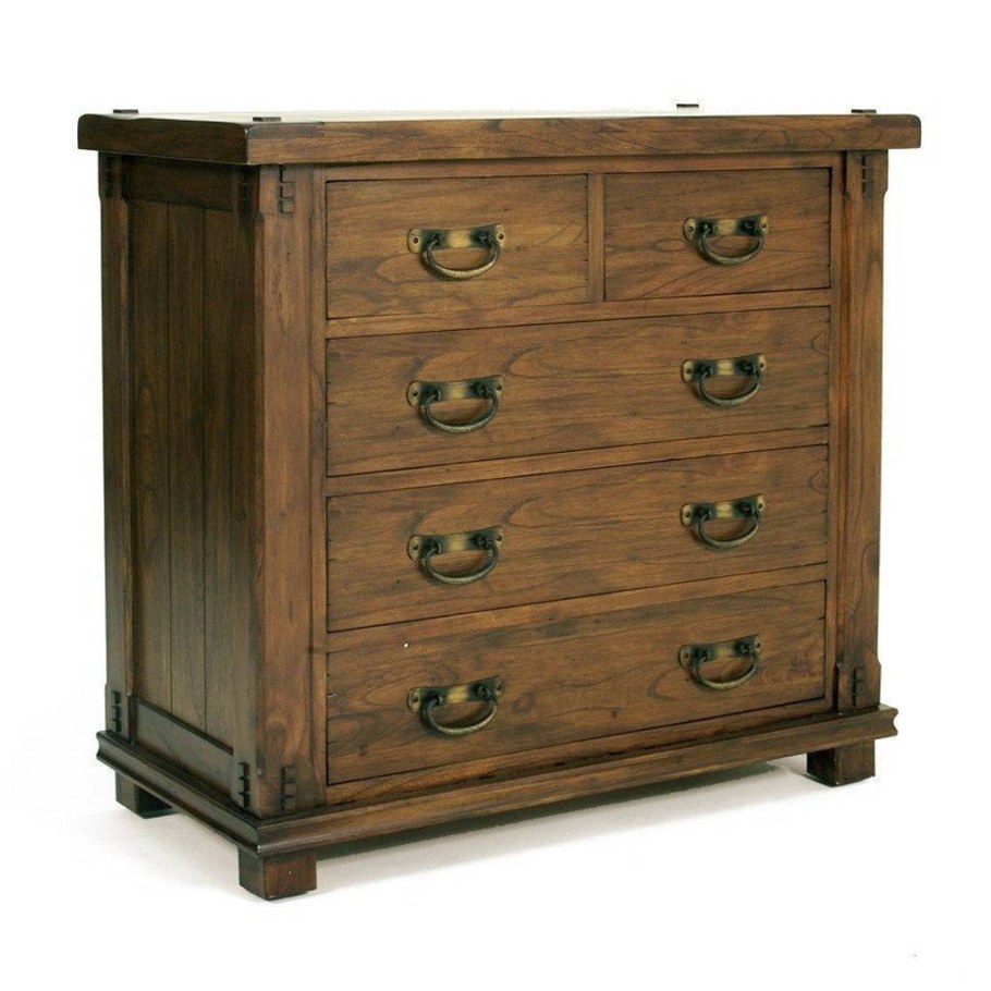 Комод в старинном стиле