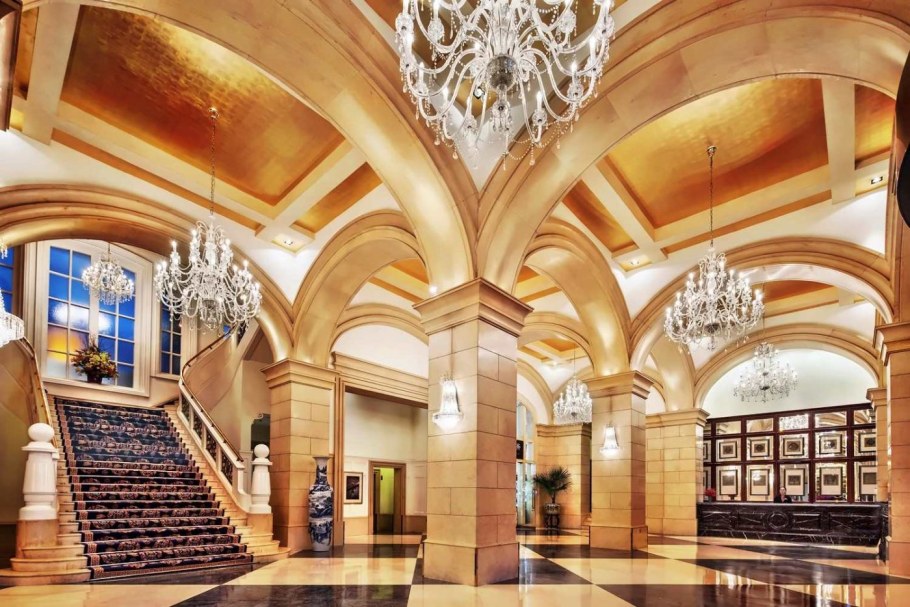 Гостиница Пекин внутри