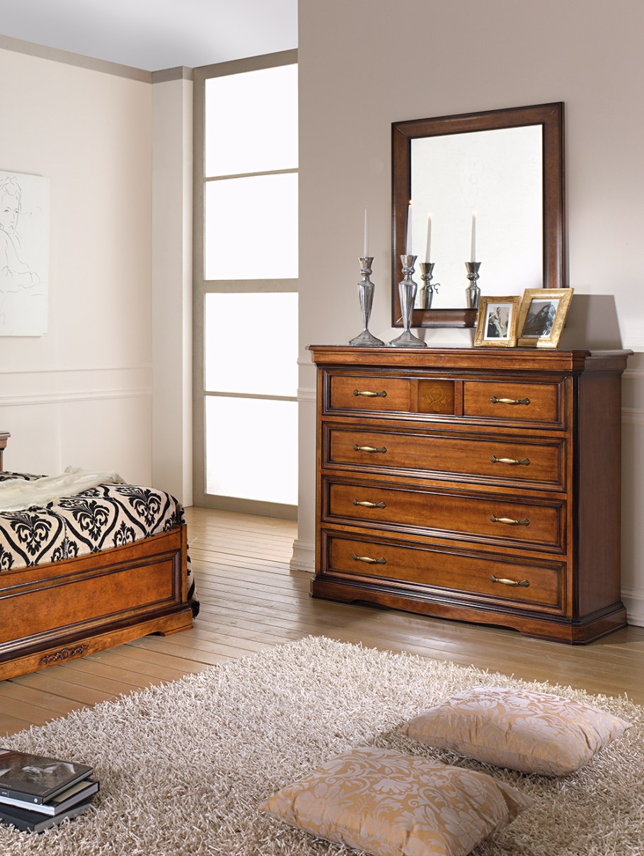Комод в спальню Италия