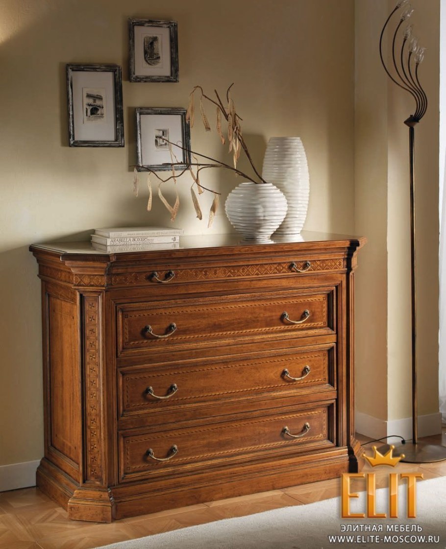 Зеус комод Италия