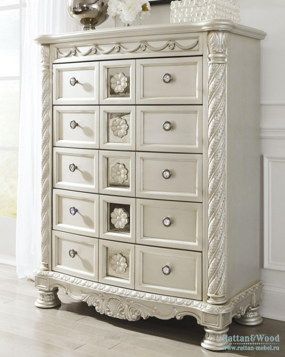 B750-31 комод Cassimore-Pearl Silver/Dark Brown