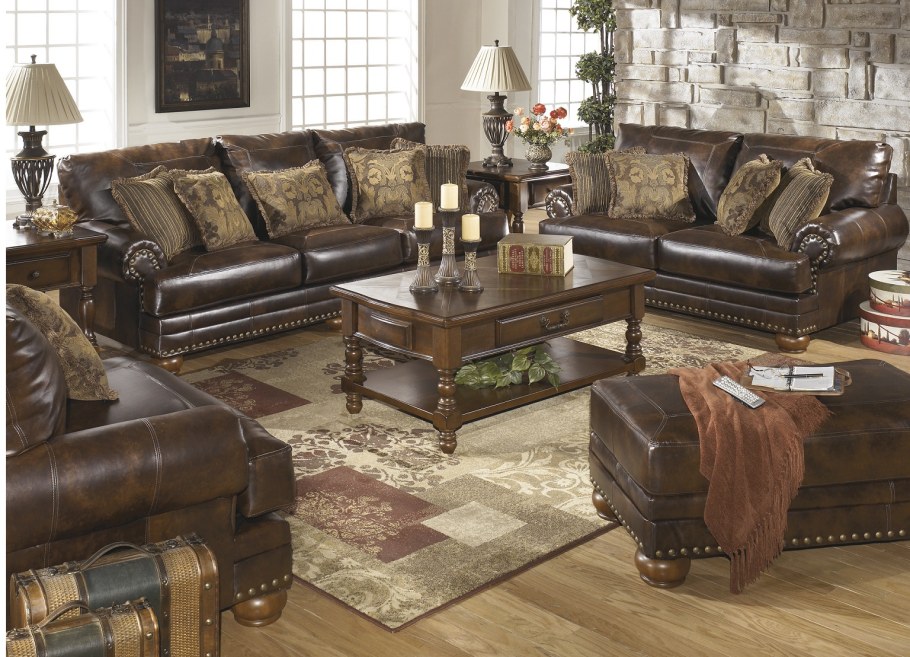 Диван в английском стиле