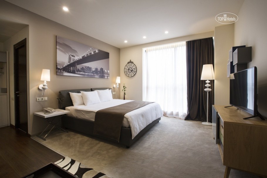 Opera Suite Hotel 4*