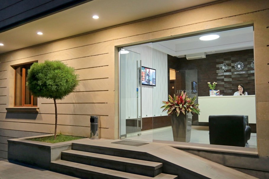 Ереван отель май