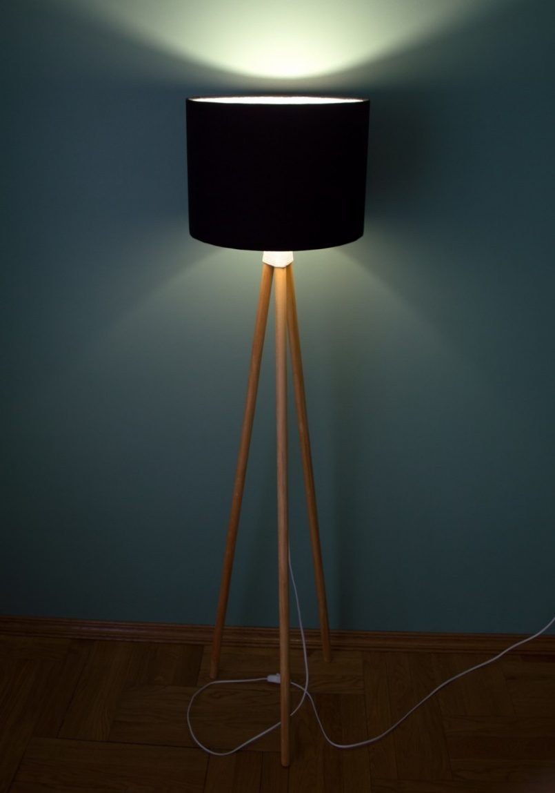 Светильник на ножке