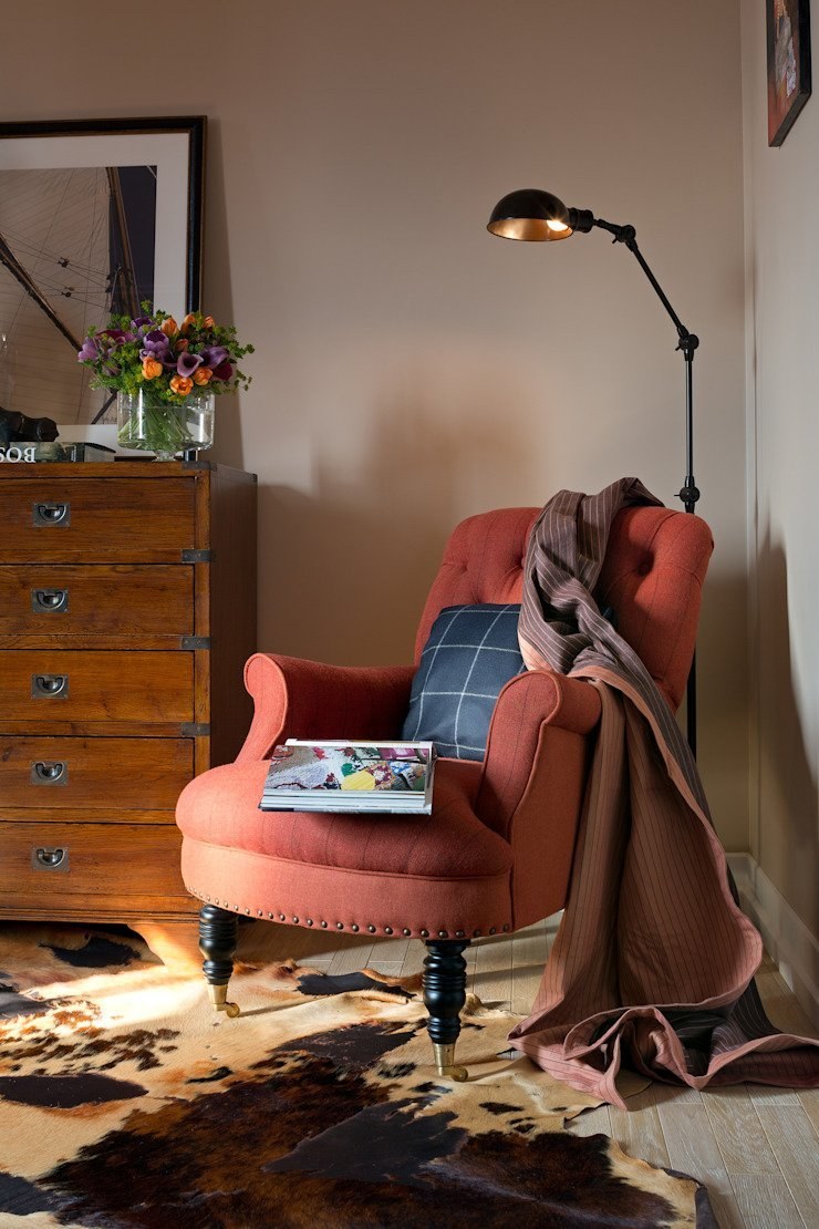 Кресло с торшером в интерьере