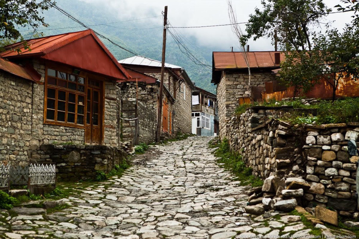 Села баку. Деревня Лагич Азербайджан. Поселок Лагич в Азербайджане. Исмаиллы Лагич. Деревня Шеки в Азербайджане.