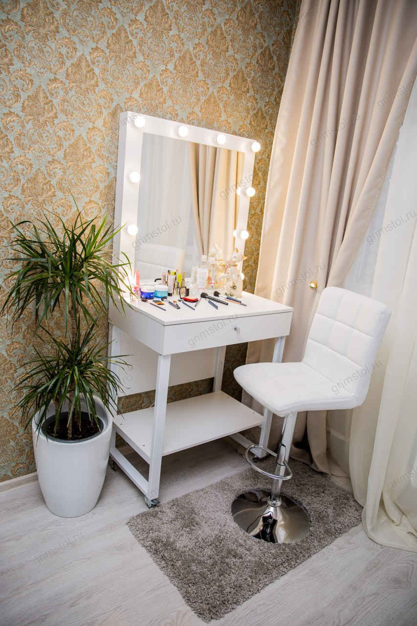 Гримёрный столик с зеркалом высокий арт.1.2р100