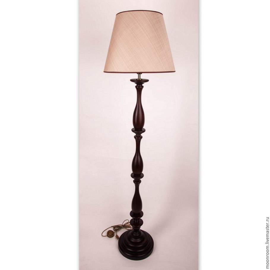 Торшер классический деревянный