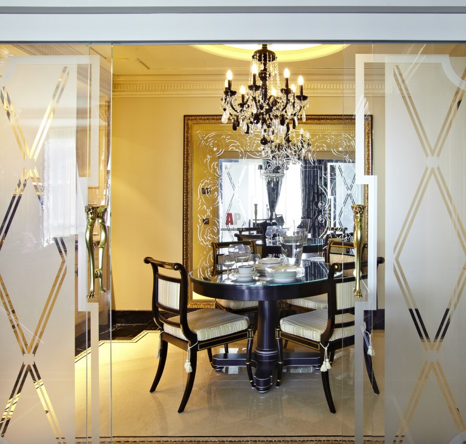 Стеклянные перегородки в классическом стиле