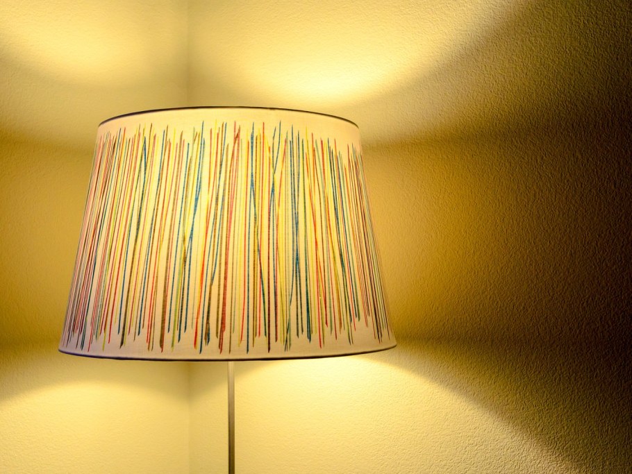 Лампа с абажуром