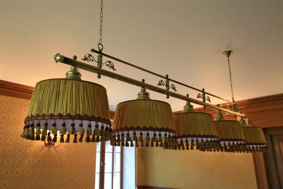 Светильник на три плафона для бильярдной