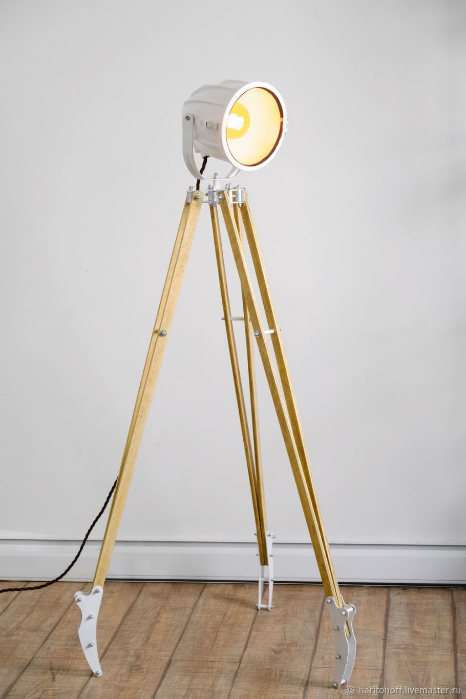 Прожектор лофт тренога габариты