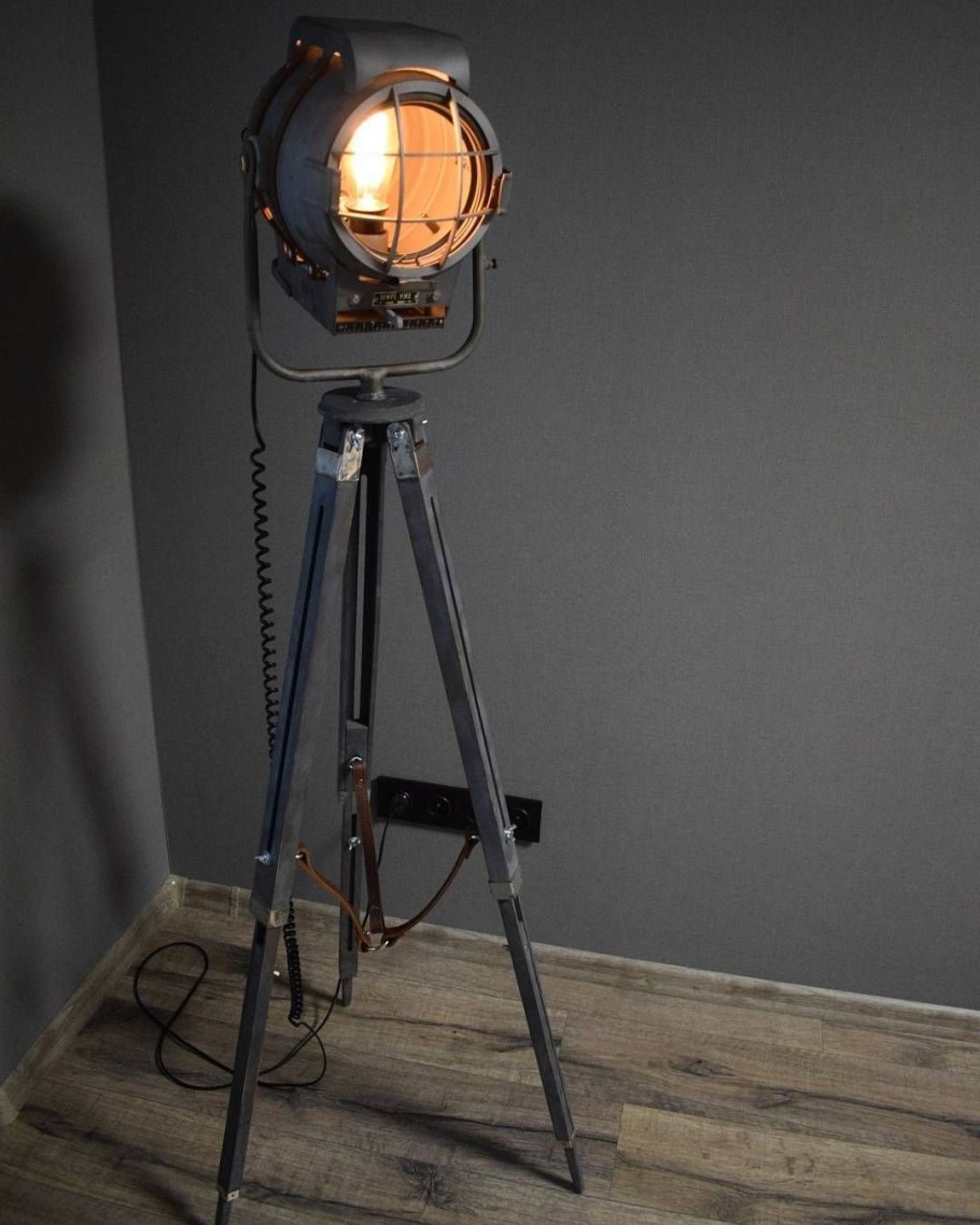 Торшер прожектор