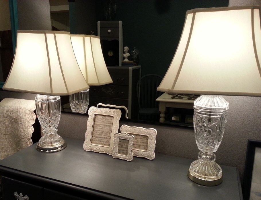 Настольная лампа в интерьере