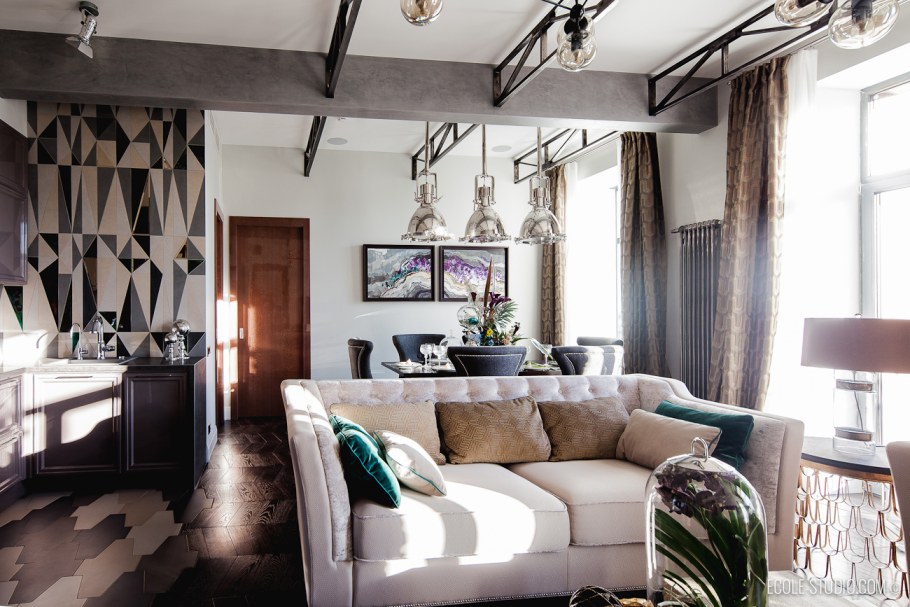 Гостиная арт деко с лофтом