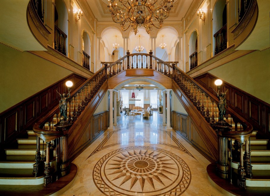 Дворец Гагика Царукяна внутри