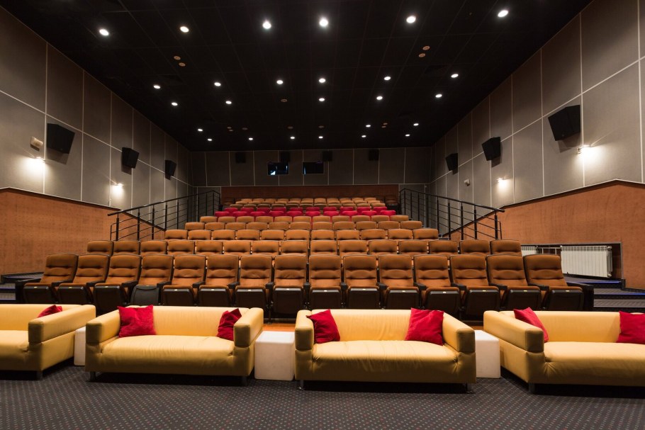 Зал в галактике Омск кинотеатр