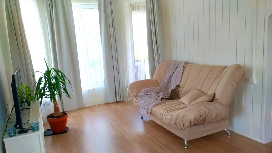 Диван клик кляк в интерьере гостиной