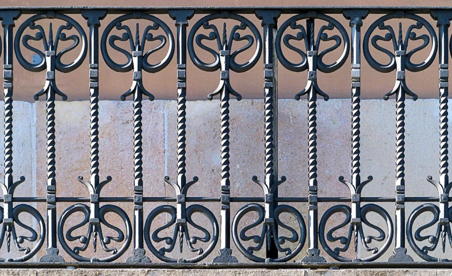Кованая ограда арт деко
