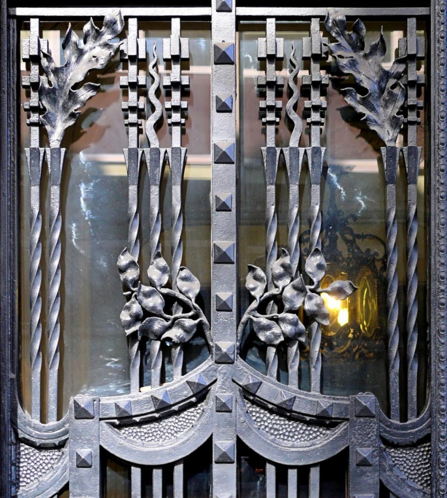 Антонио Гауди мастер ковка