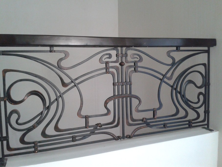 Кованые решетки в стиле Модерн