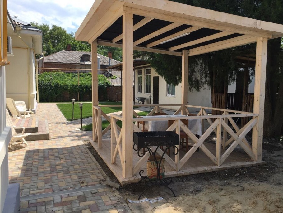 Бюджетная беседка с мангальной зоной