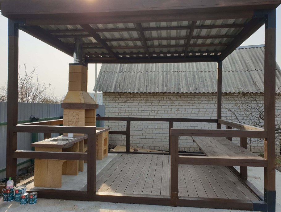 Металлическая беседка с мангальной зоной