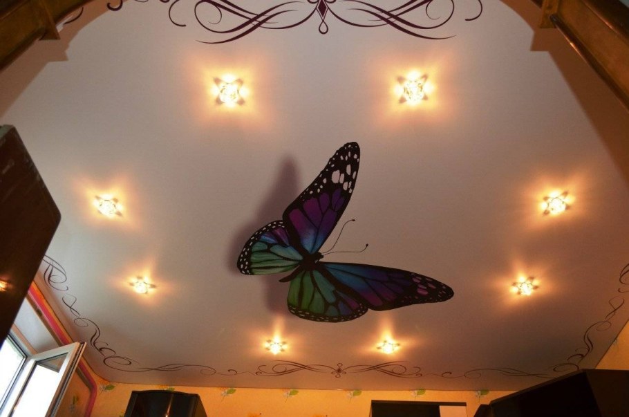 Бабочки на потолке