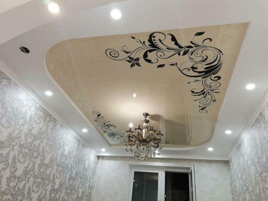 Натяжные потолки с орнаментом