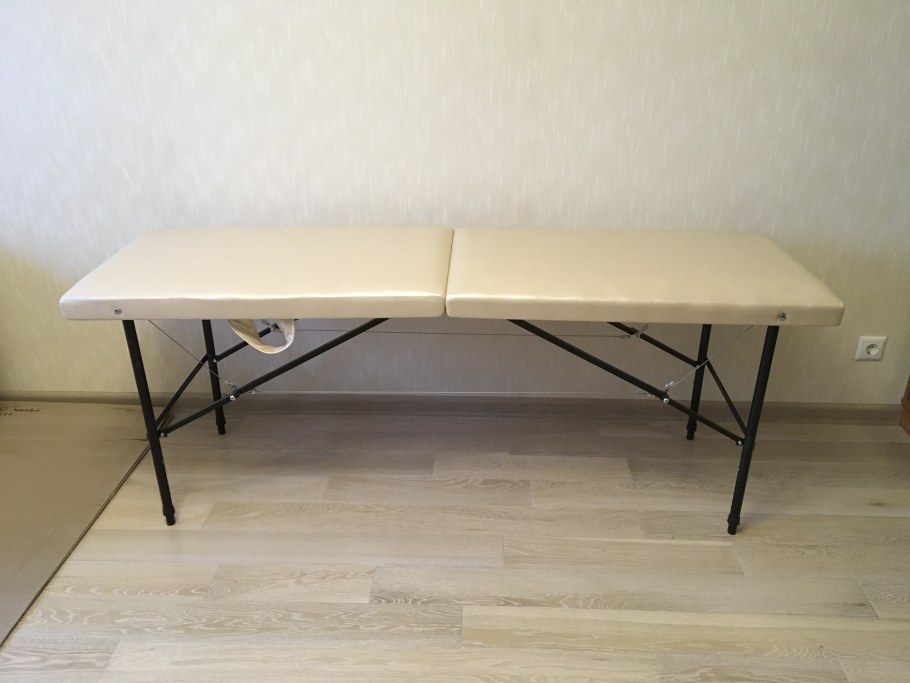 Кушетка массажная бежевая