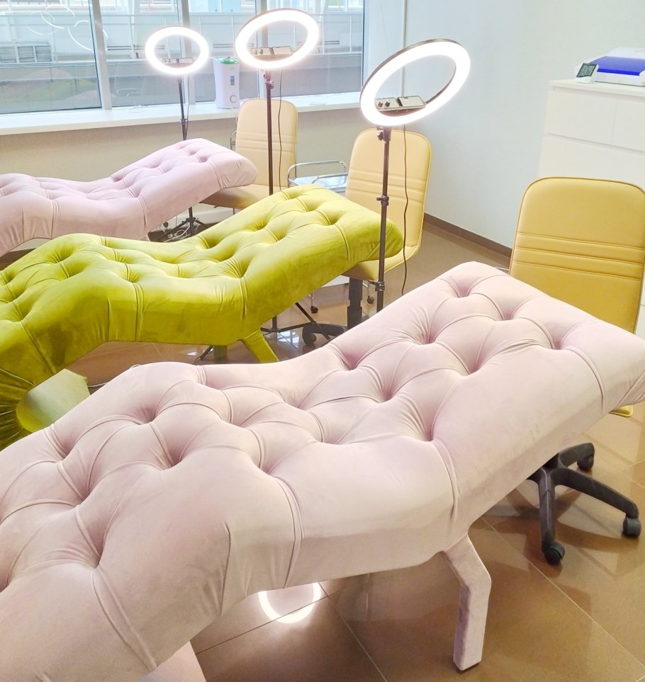 Анатомическая кушетка для наращивания ресниц