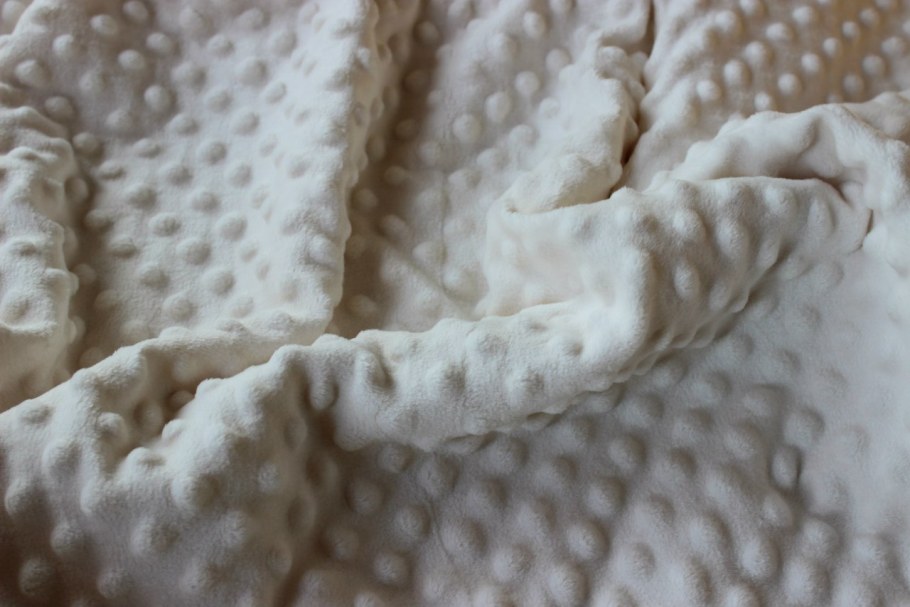 Плюш минки белый