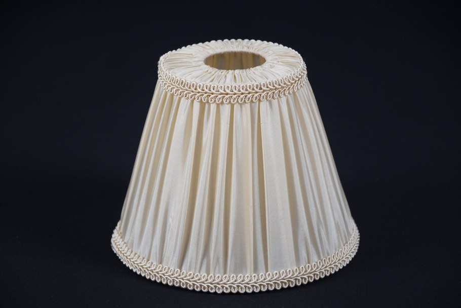 Лампа с абажуром