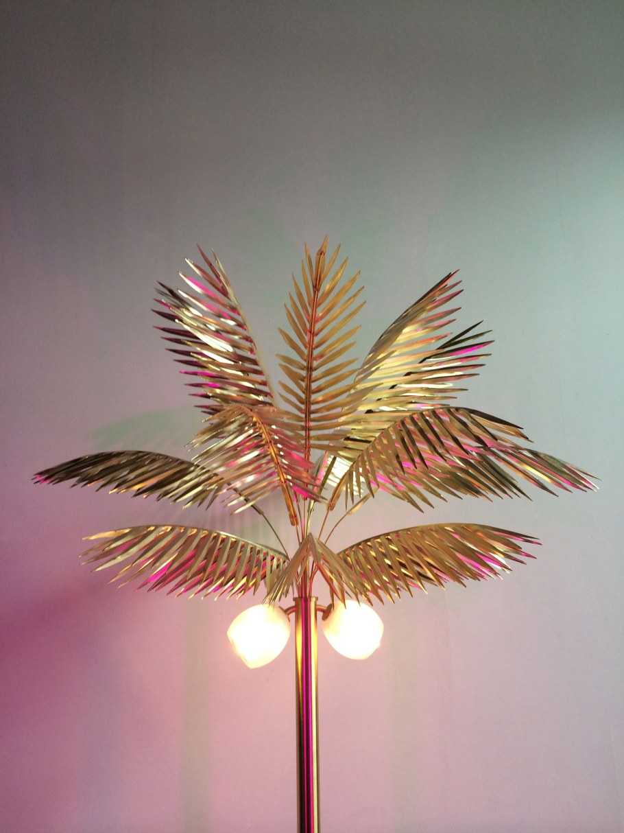 Светильник в тропическом стиле