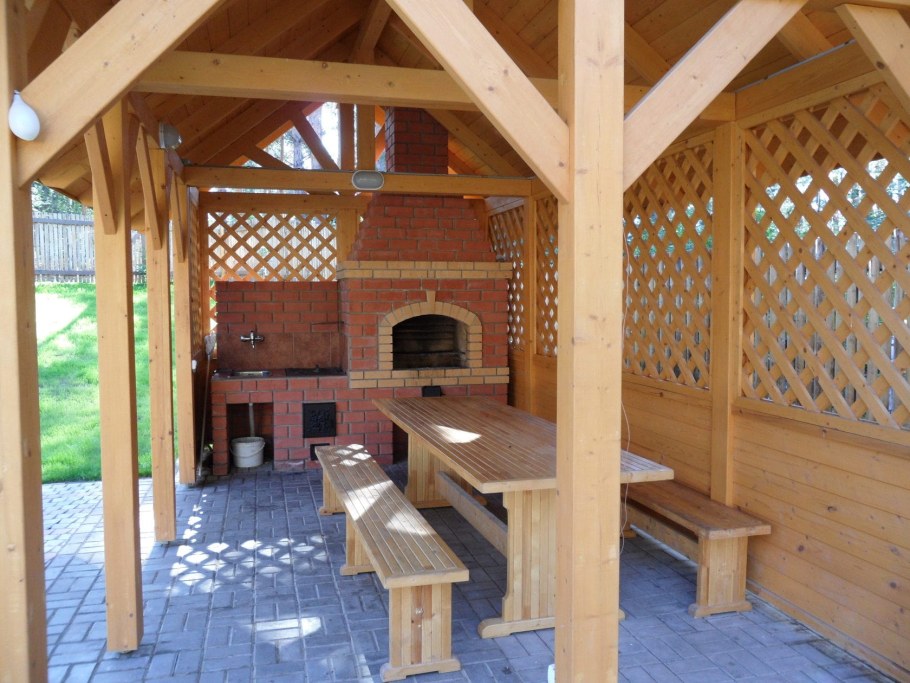 Беседка с мангальной зоной