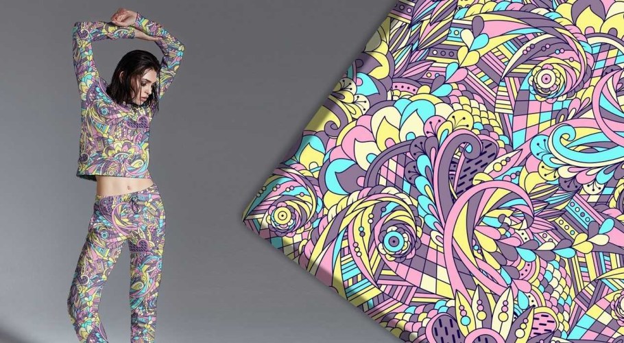 Ткань с ярким принтом