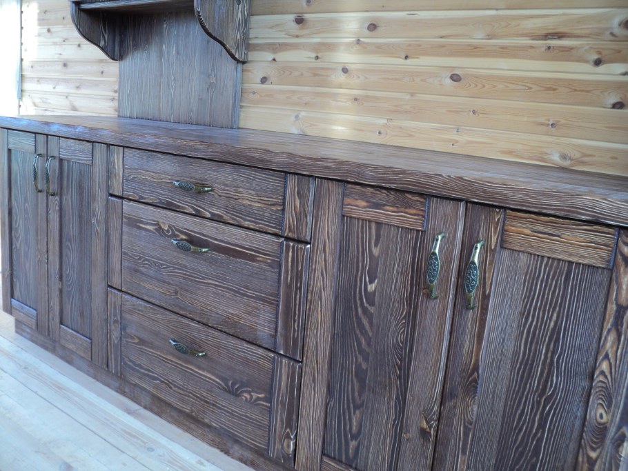 Кухня из брашированного дерева