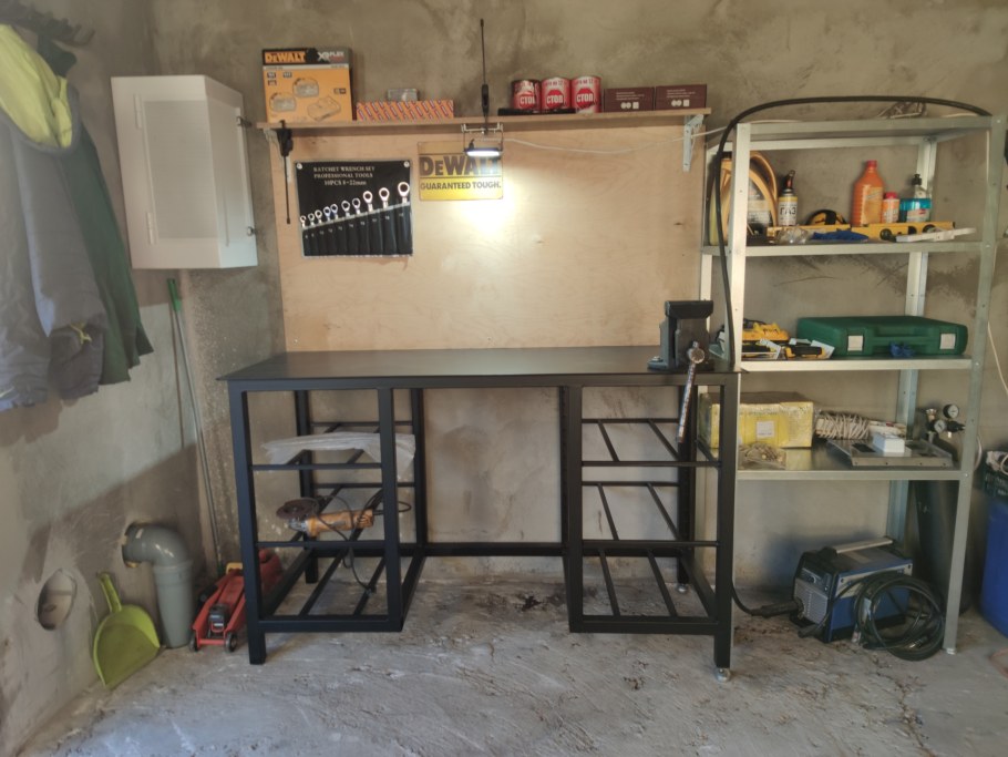 Гараж из полок гараж