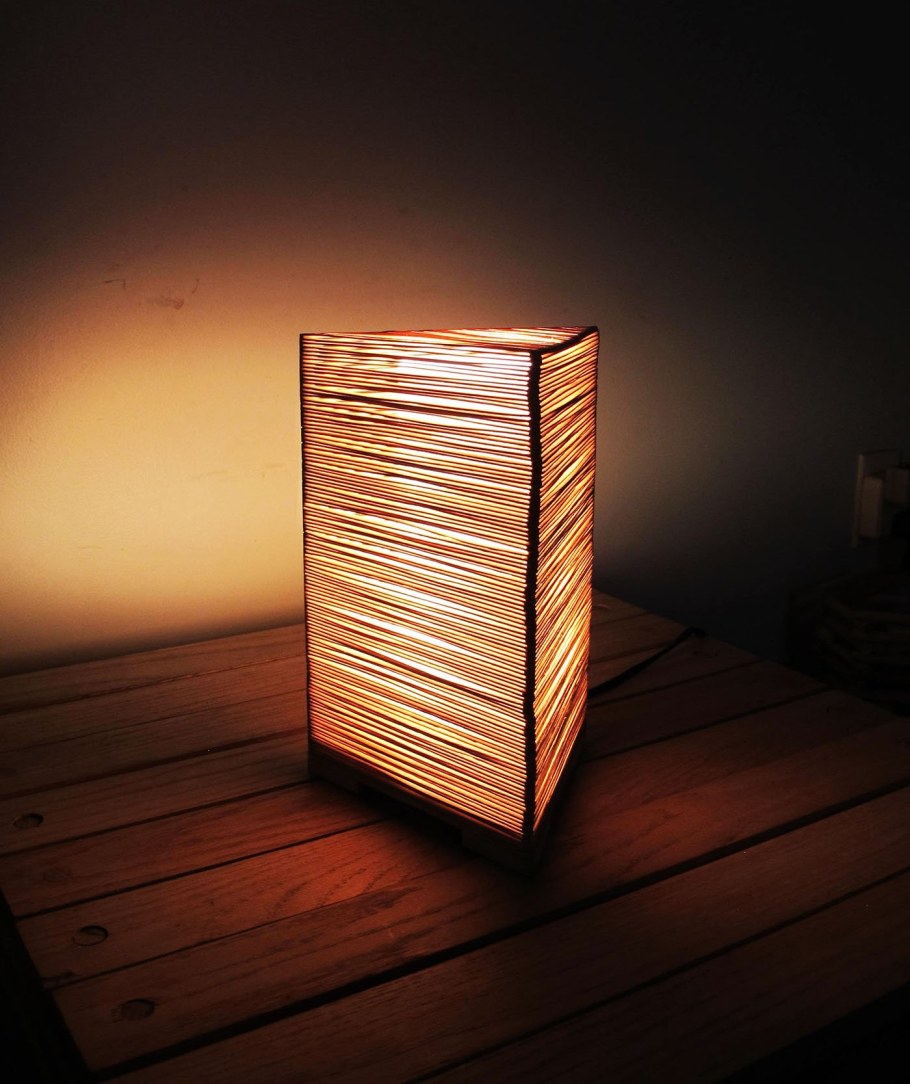 Светильник из бамбуковых палочек